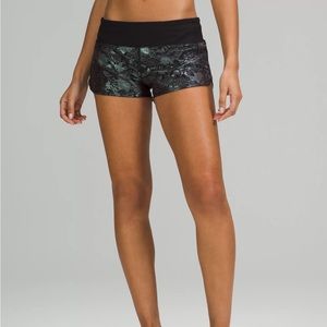 Lululemon - SPEED UP LOW-RISE LINED SHORT 2.5" - 4
